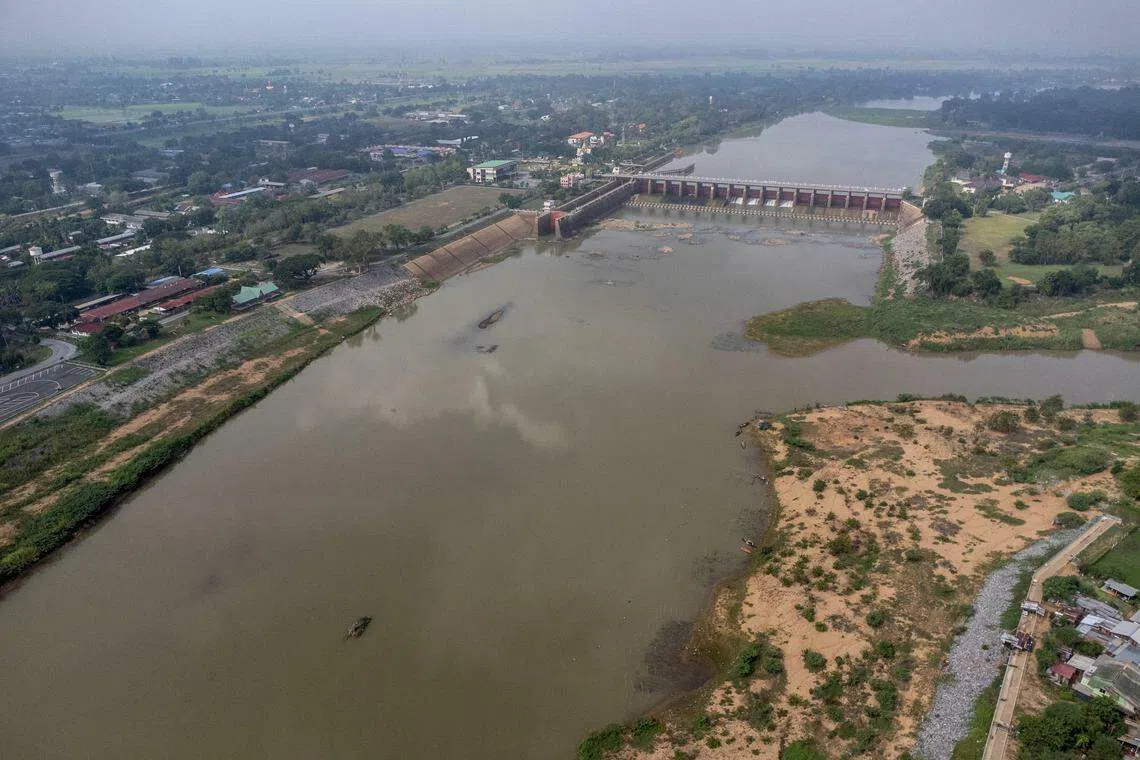 泰国政府预测，随着厄尔尼诺现象加剧，缺水问题明年可能进一步恶化。图为泰国的湄南河水坝。（路透社）