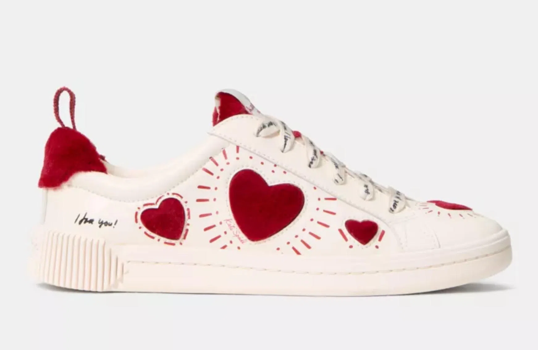 Kate Spade红心点缀的网球鞋，很适合情人节穿去约会。（Kate Spade图片）