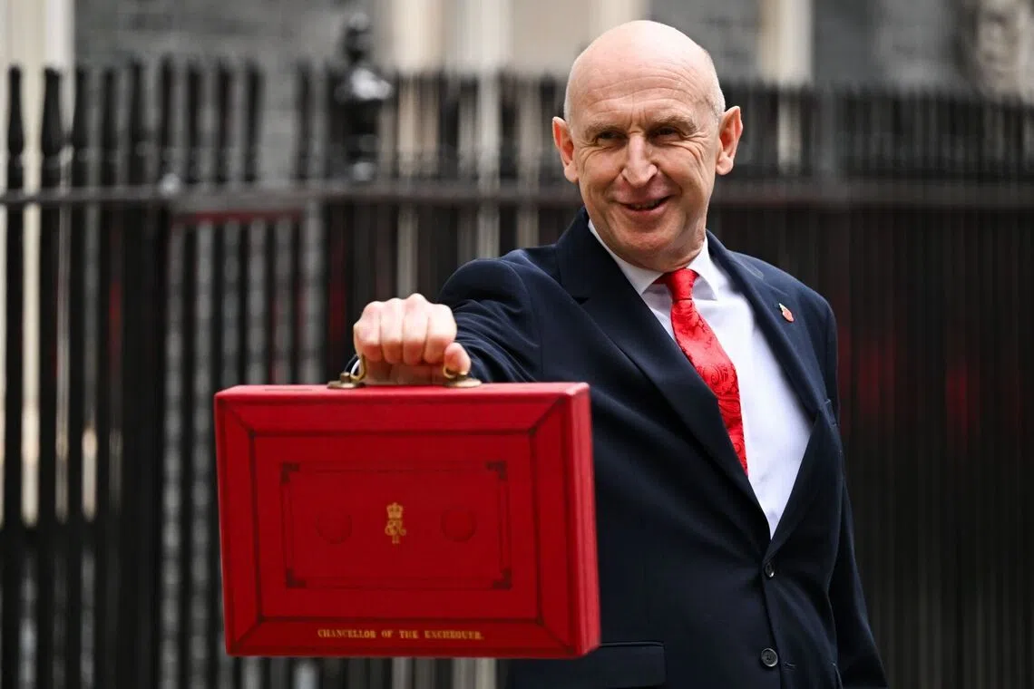 英国政府拟削减福利开支 优先解决青年失业问题