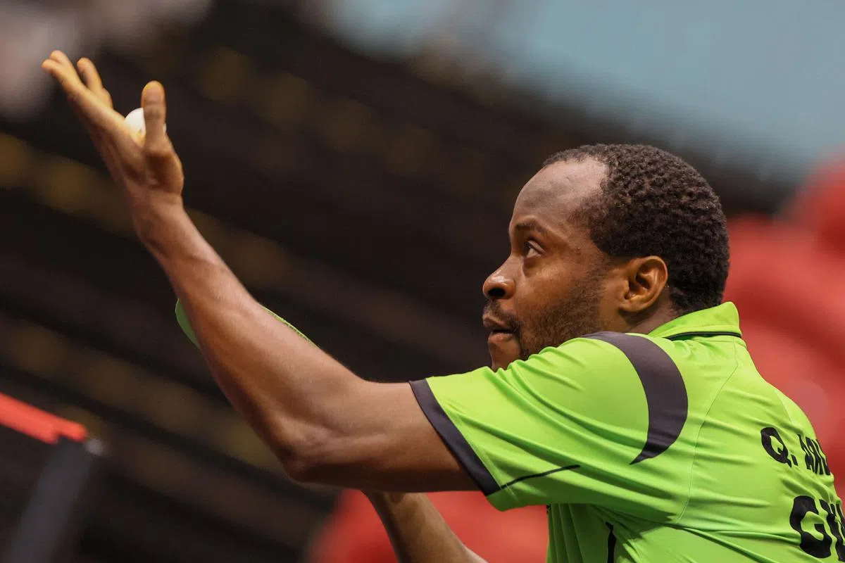 单枪匹马出战的尼日利亚好手阿鲁纳此役表现得非常出色，他在男单16强挑落亚洲杯新科冠军张本智和闯入八强。（卓祾祎摄）