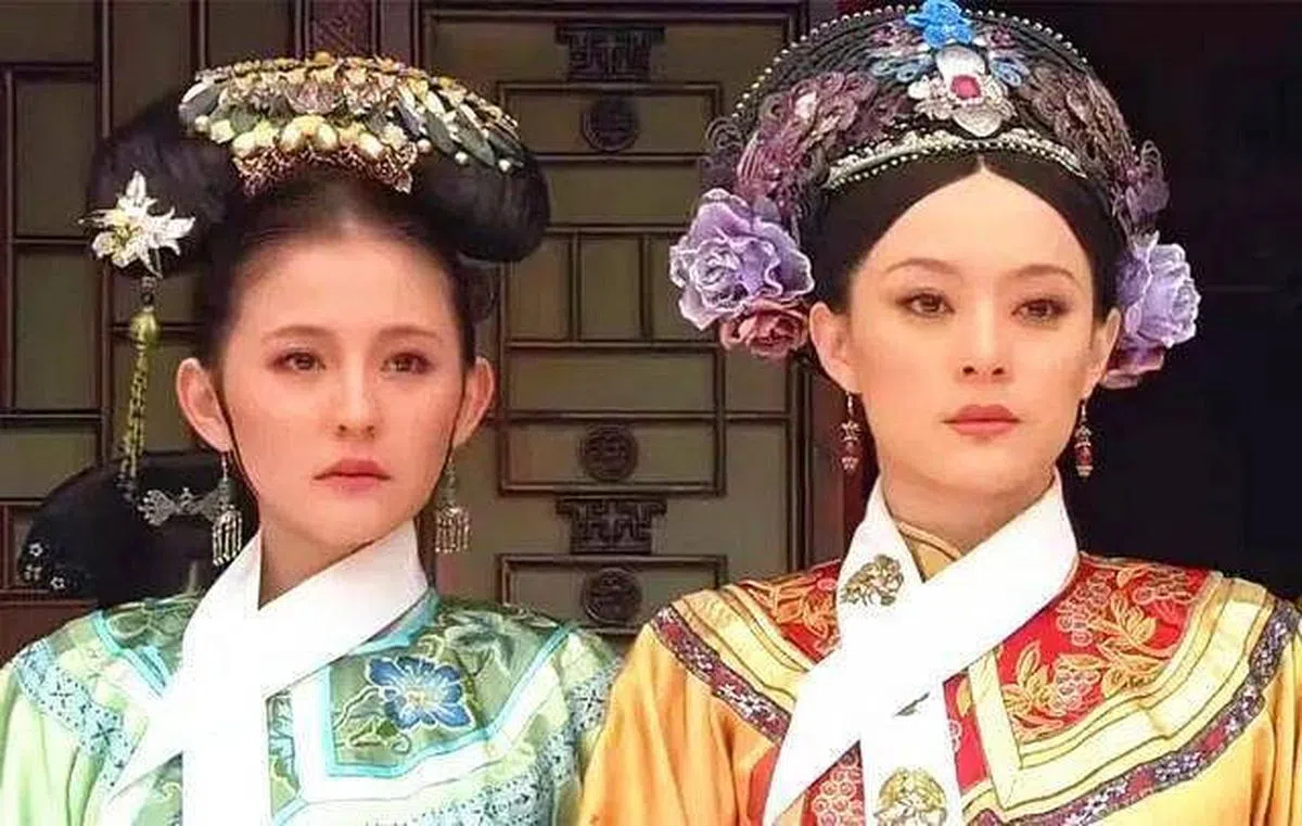 热依扎（左）和孙俪因《后宫甄嬛传》结缘。（互联网）