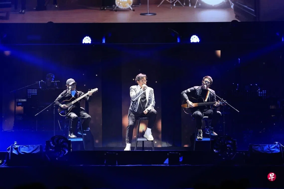 谭咏麟（中）在歌坛屹立不倒，无论快歌慢歌都能驾驭。（主办方提供）