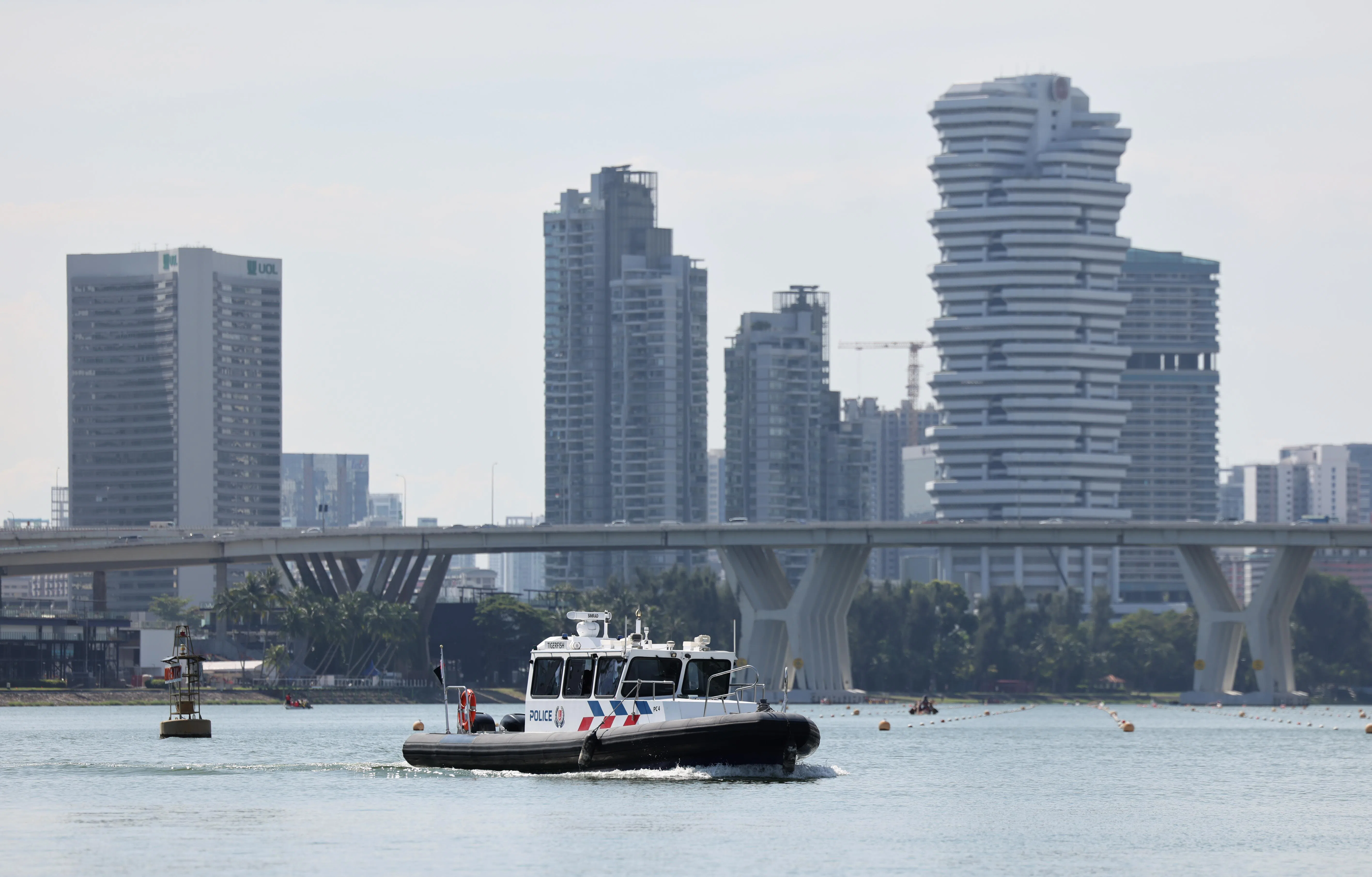 警察海岸卫队将在新加坡河、加冷盆地及滨海蓄水池一带派出三款不同的巡逻艇，在水上巡逻，保障周围水域的安全。（梁麒麟摄）