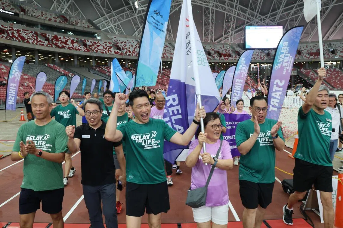 Image 21: 文化、社区及青年部代部长兼教育部高级政务部长梁振伟（左三），3月15日在国家体育场参加第10届“为生命接力”。（梁麒麟摄）