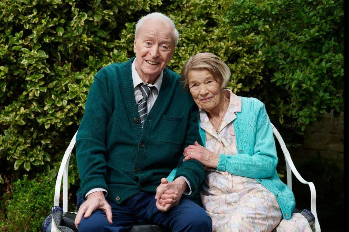 Glenda Jackson（右）拍完和Michael Caine合作的《The Great Escaper》九个月后离世。（互联网）