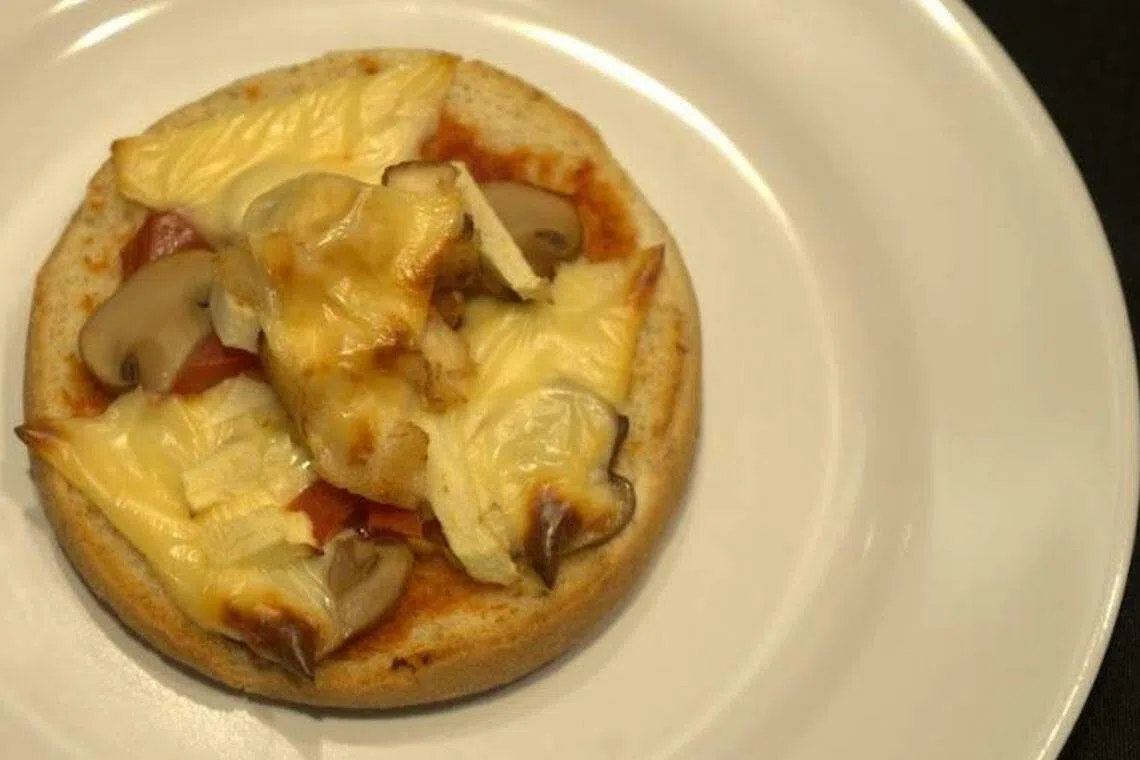 鸡肉番茄苹果比萨，健康又美味。（国立健保集团提供）