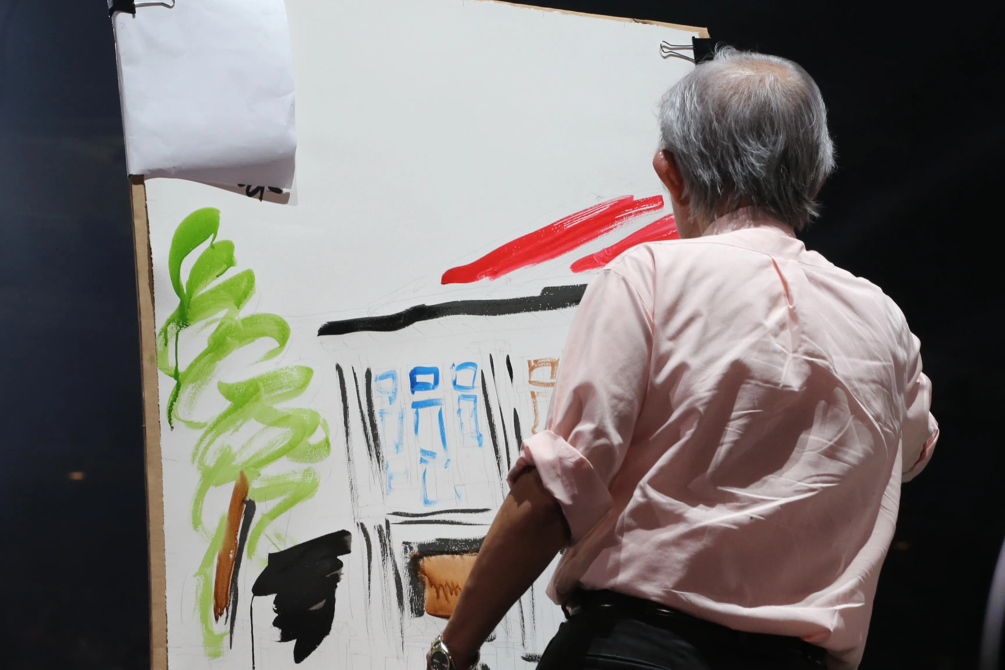 年幼曾向父亲刘抗学画的刘太格，有自成一格的绘画才艺。2015年7月11日，为庆祝新加坡独立50周年，新加坡报业控股（新报业媒体集团前身）华文媒体集团与人民协会，在室内体育馆联合呈献了“SG50万人大家唱”活动。刘太格在爱国歌曲《家》的乐声中，现场绘出四幅新加坡的特色景致，记录我国在半个世纪以来的发展和风景线的演变。（档案照片）