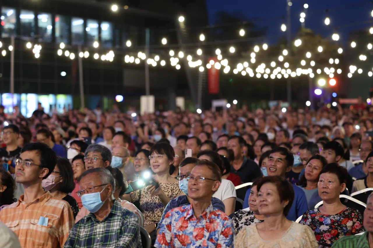 演唱会现场反应热烈，现场1000个座位座无虚席。（关俊威摄）