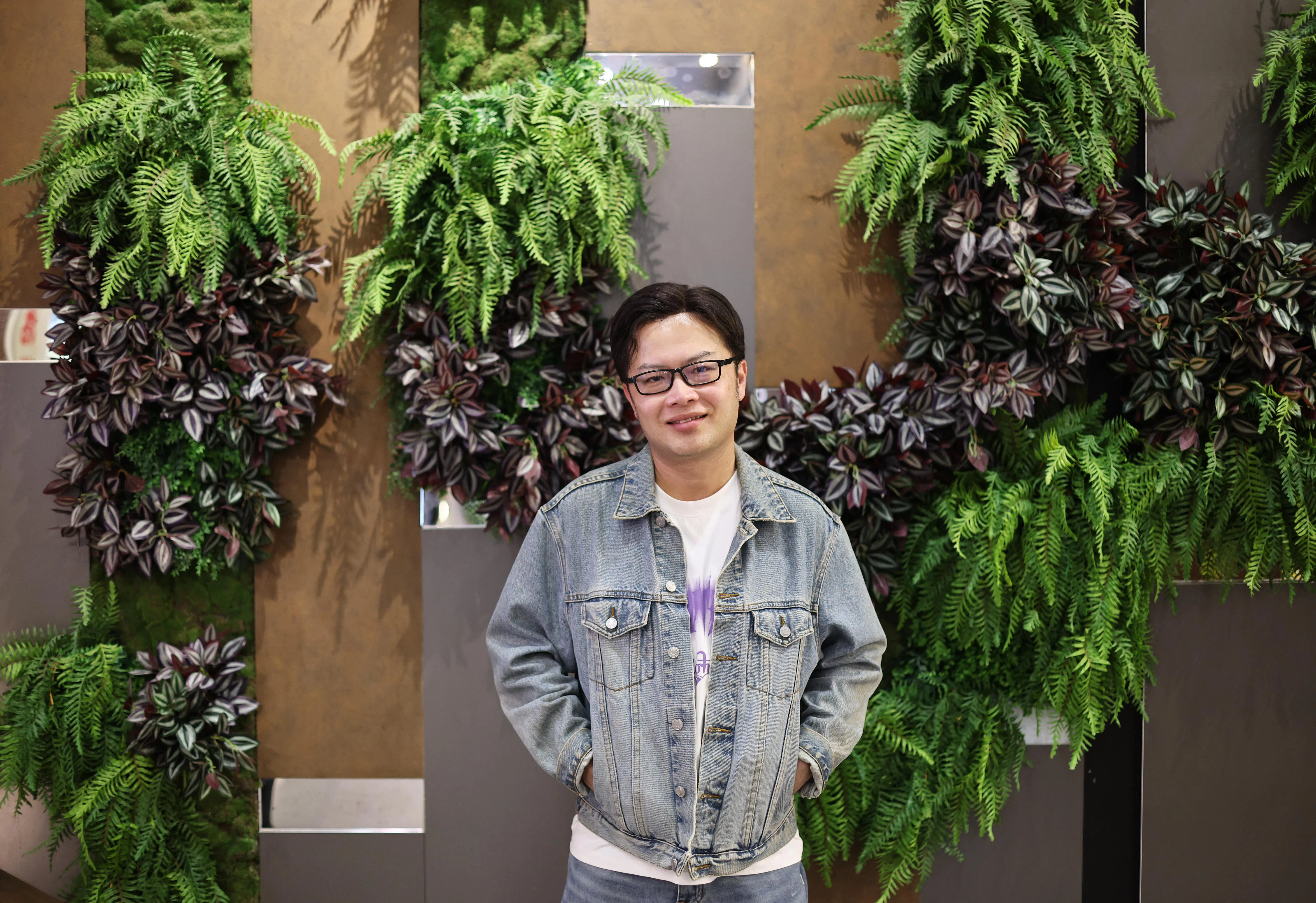 新加坡导演孙立人预计2026年推出新片《欺诈之城》。（陈渊庄摄）