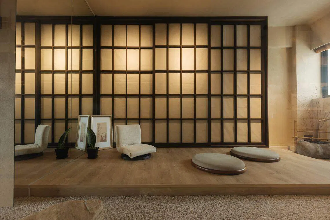 这个组屋单位虽然小但带有日式简洁的禅味，其空间质量在设计师的巧思创意下，表现得非常现代和不一样。（PI Architects）