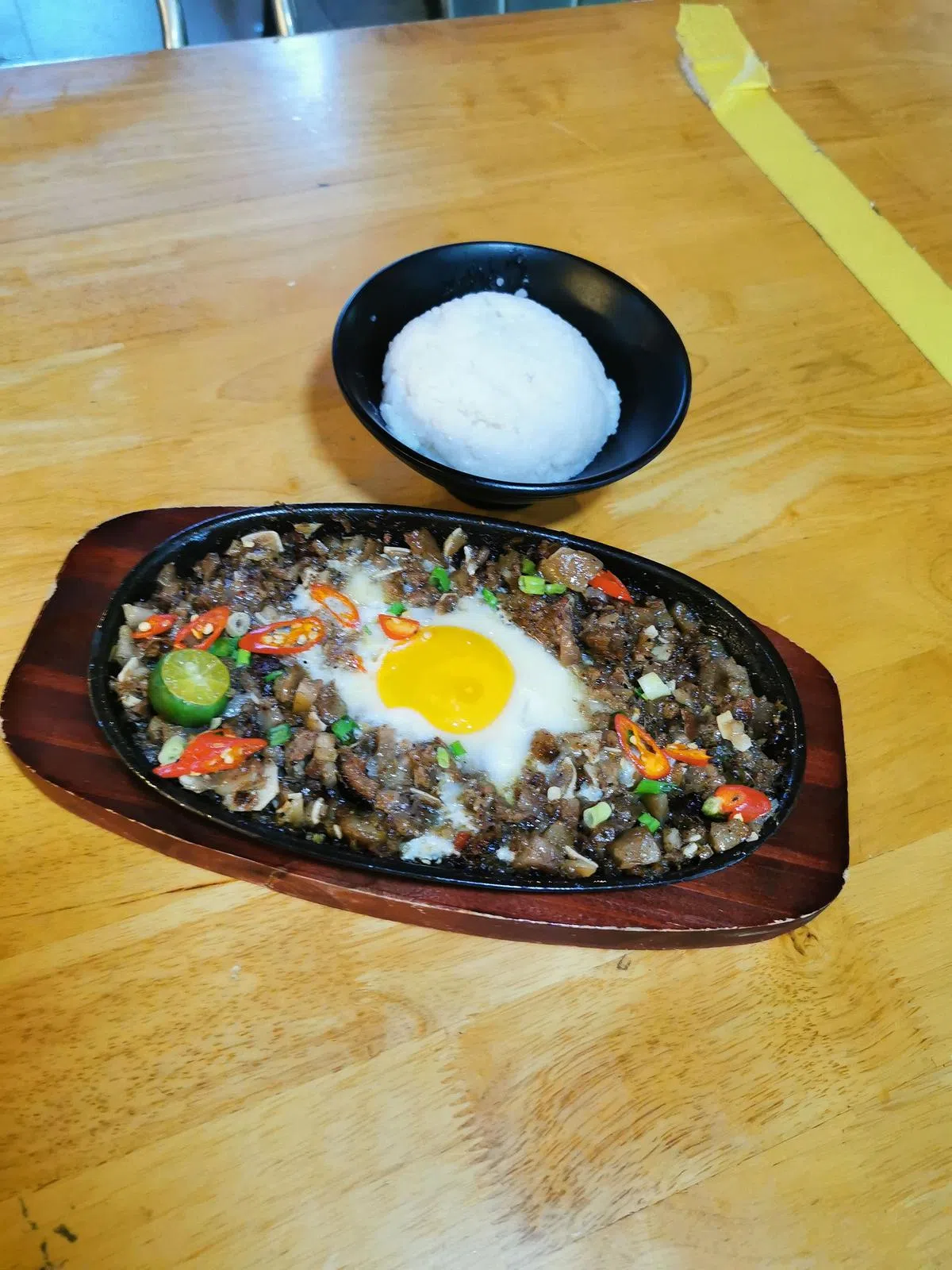 看得出美味可口的“Sisig”，是用猪只的什么部位炒出来的？