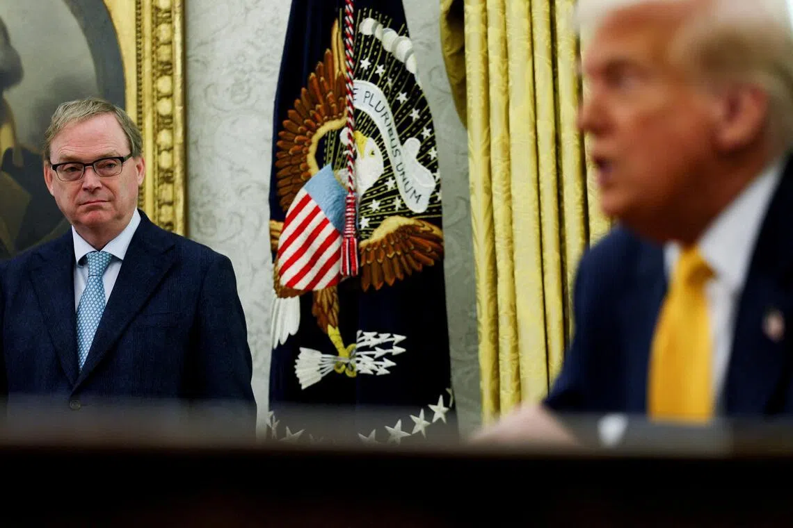 特朗普想让哈塞特留在原职 沃什成美联储主席领跑者