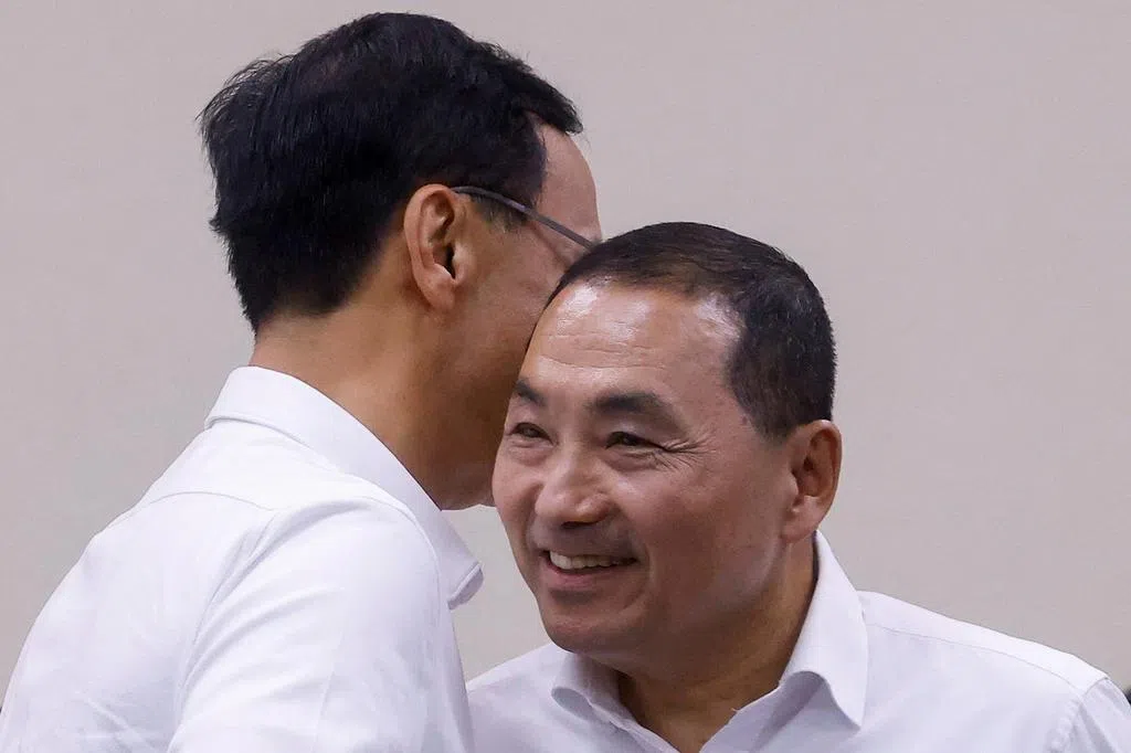 最新民调：柯文哲首次超越蓝绿排第一 侯友宜垫底朱立伦不“换侯”