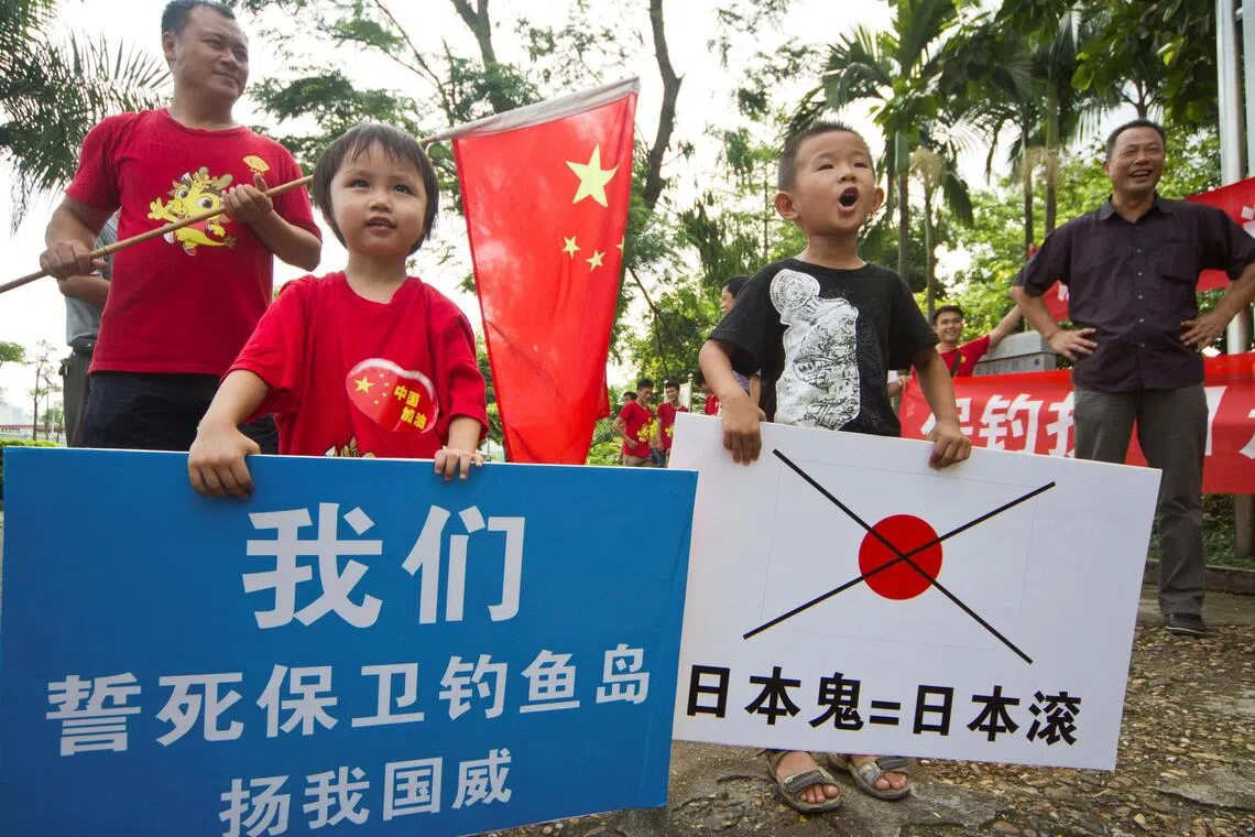 日本政府2012年宣布将具主权争议的尖阁诸岛（中国称钓鱼岛）国有化后，中国多地爆发反日示威。（路透社档案照片）