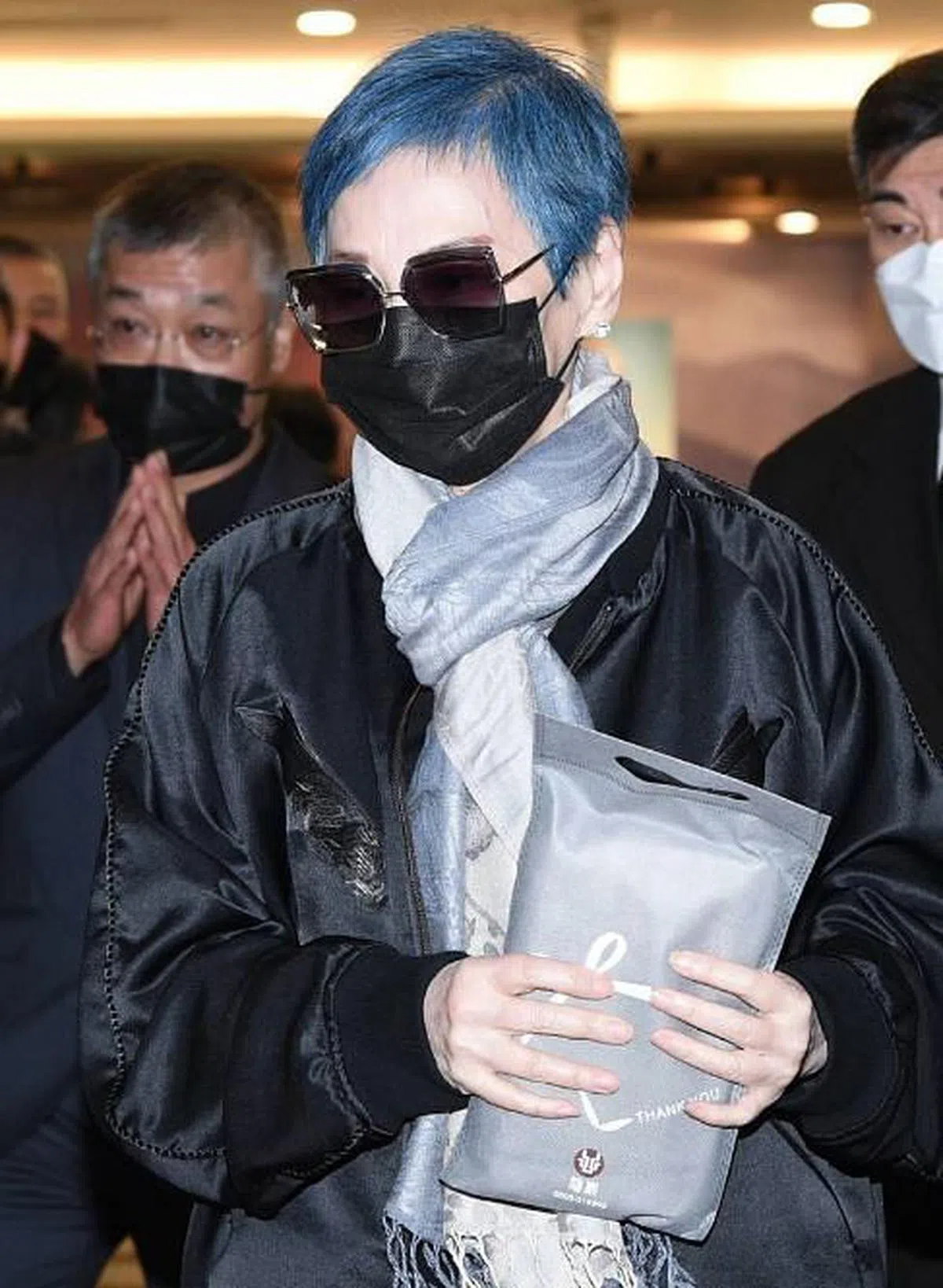 张小燕到告别式致意但低调不接受访问。（互联网）