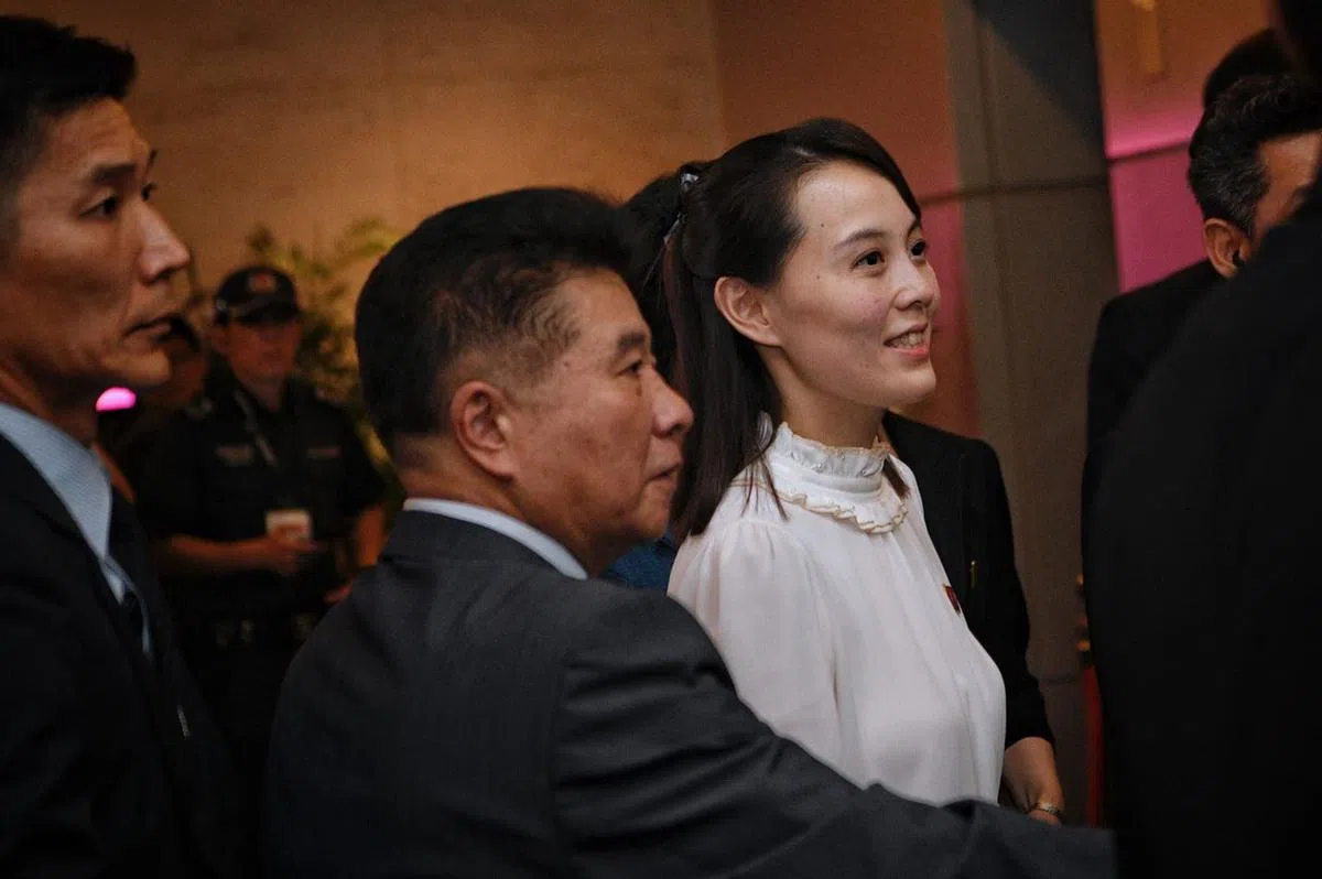 金正恩胞妹、劳动党副部长金与正（右一）于2018年6月，陪同金正恩前来新加坡与美国总统特朗普举行历史会晤。（档案照）