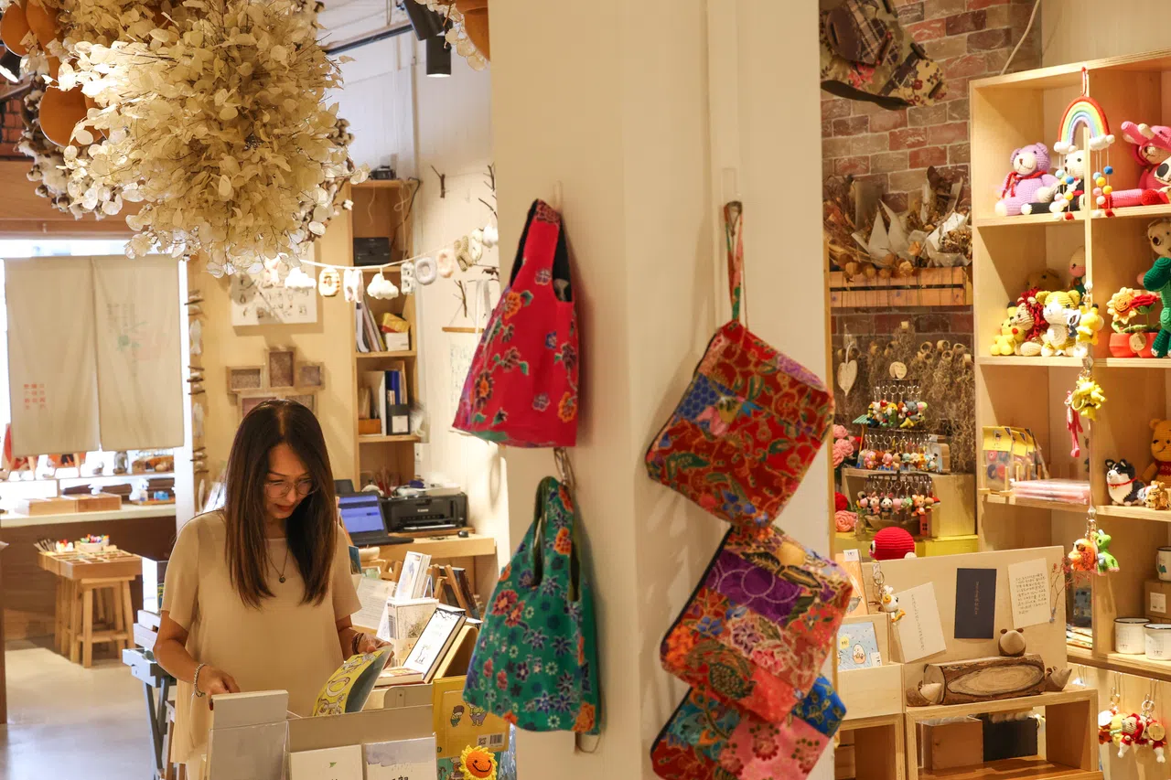 童言童语是创办人利蕙阑静心、放慢节奏的地方。（何家俊摄）