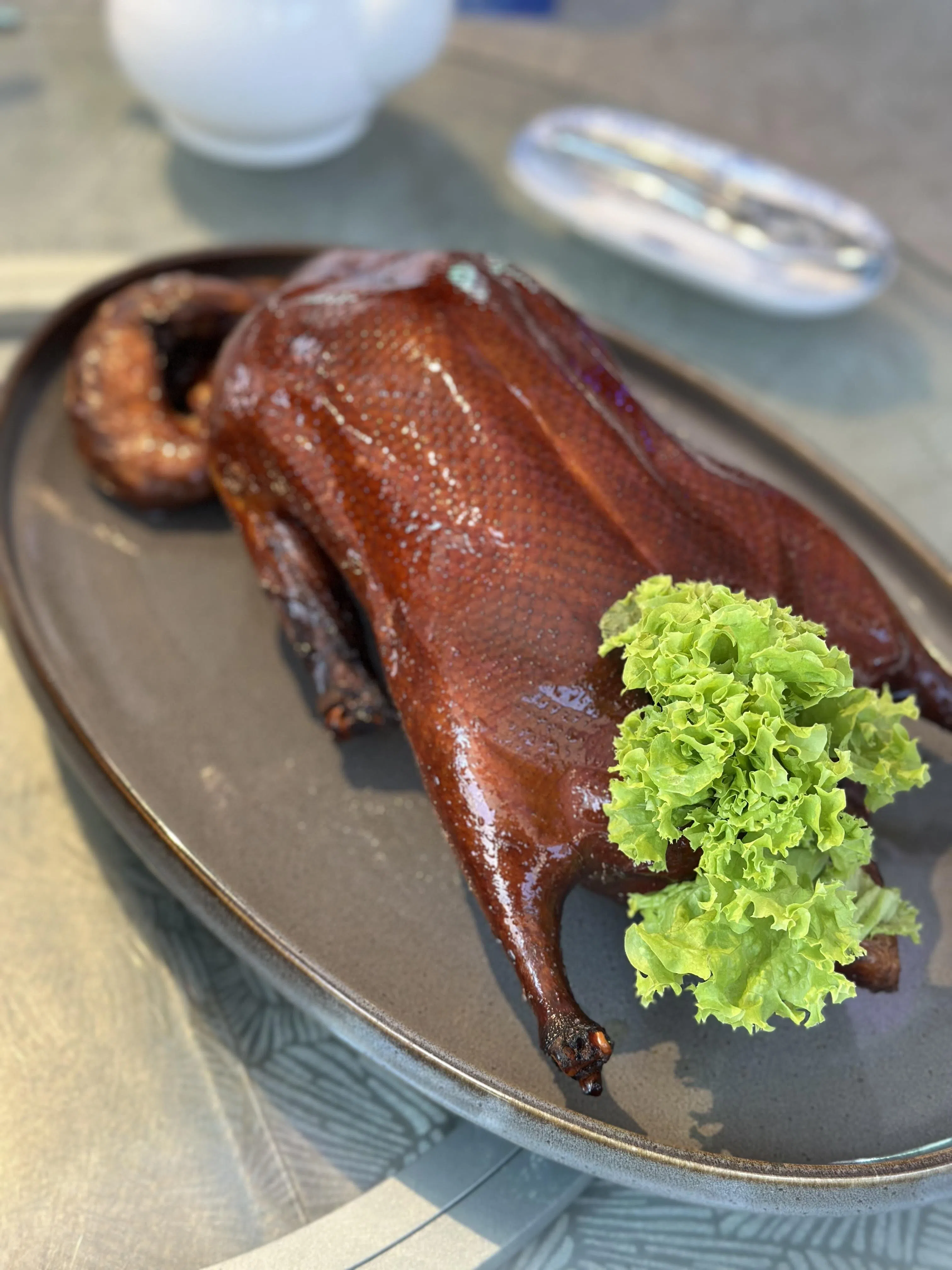 点用炭香YUÁN的招牌海鲜炉，即可以$1享用北京烤鸭。（叶晓虹摄）