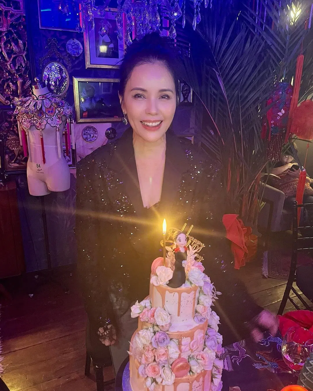 阿姐在生日期间和圈内好友如陈汉玮、张振寰和造型发型师颜添发等吃饭庆生。（取自郑惠玉IG）