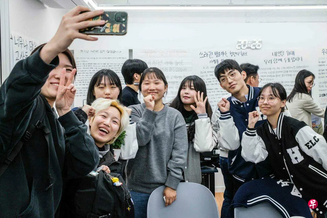 韩国国会选举：年轻和60岁以上男性选民或左右最终结果| 联合早报