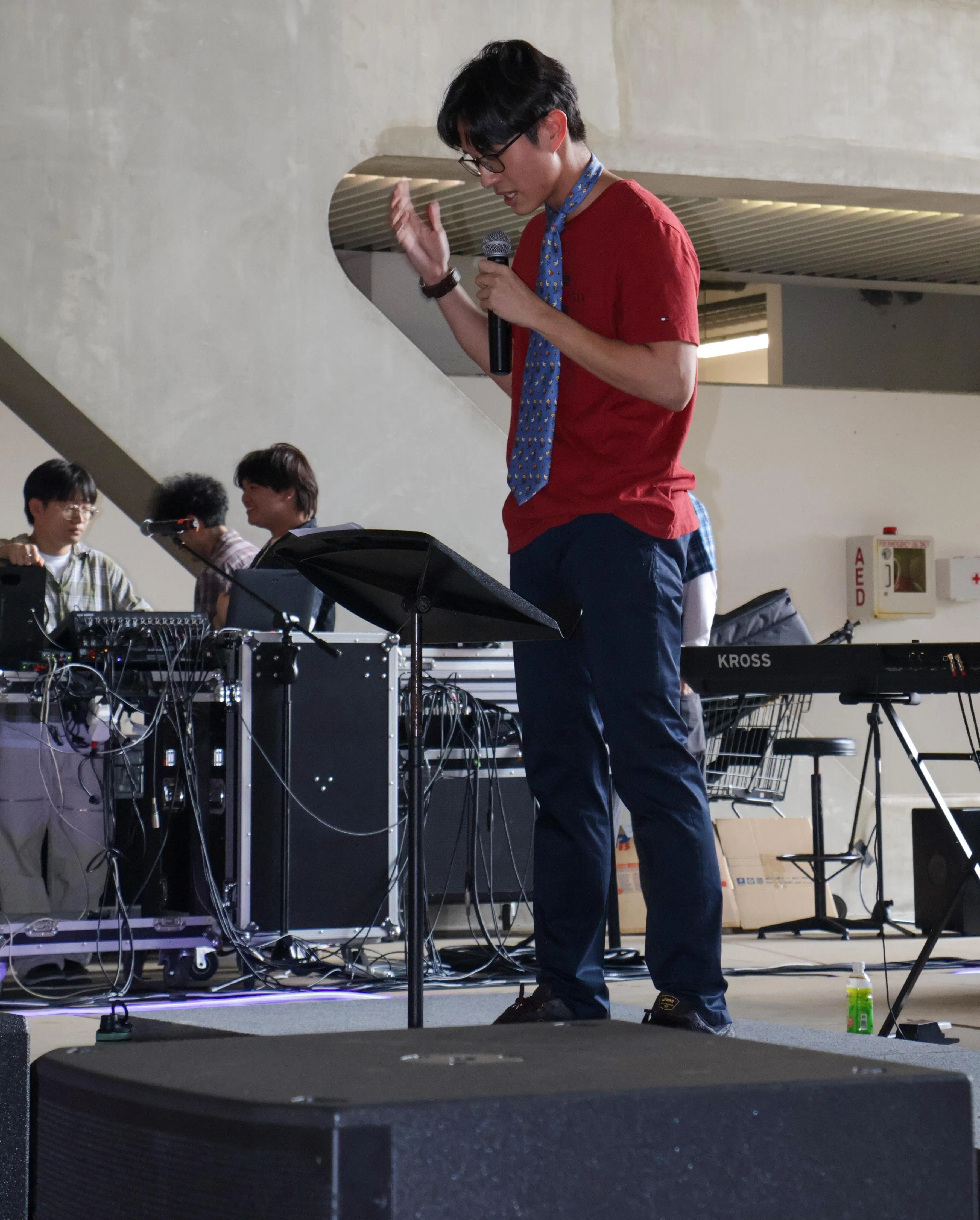 苏泓屹在艺术学院主修戏剧，最初只是跟随姐姐选择了戏剧专业，但入门后随着接触不断深入，他对戏剧的热度不断升高。（受访者提供）