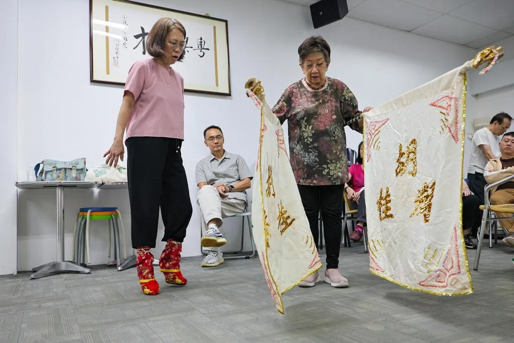 一场争论情牵60年知音 戏里戏外一生粤缘