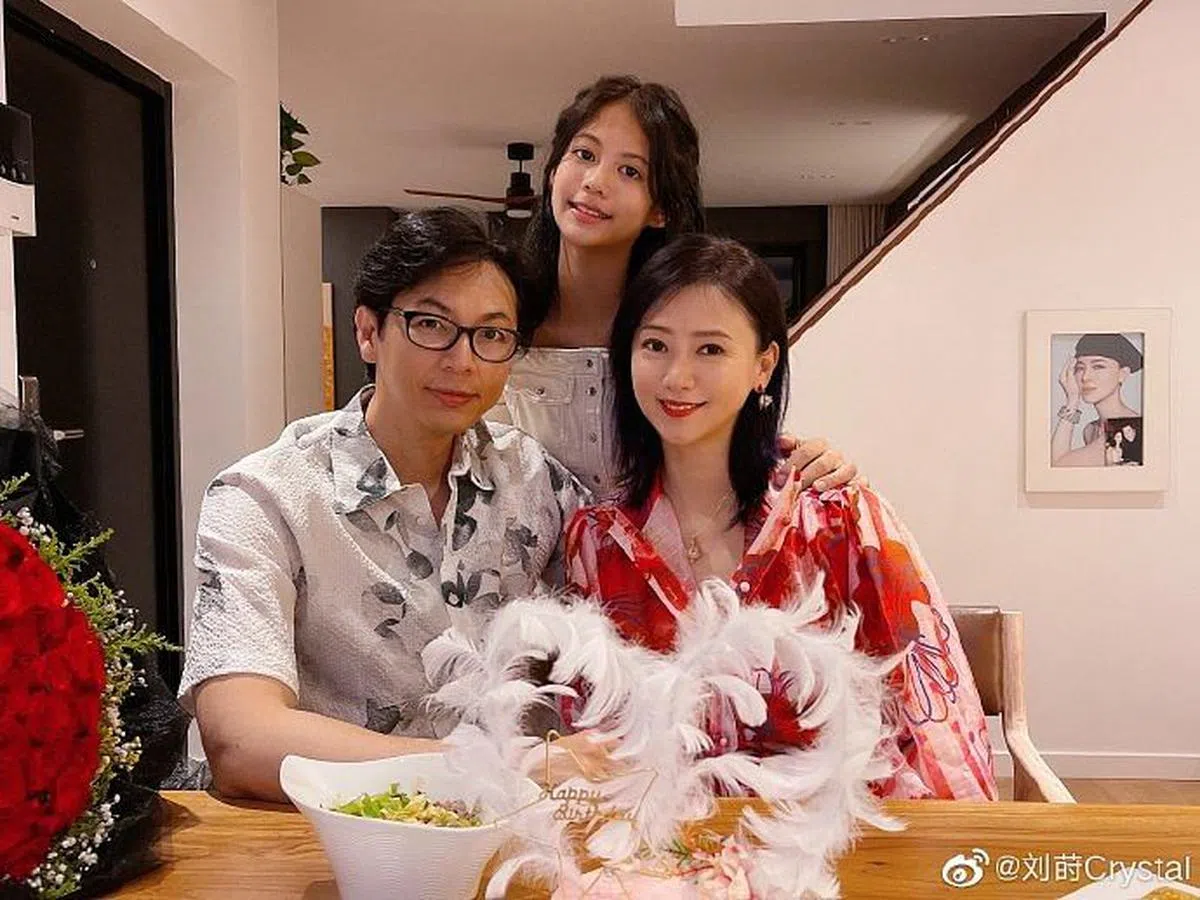 翁虹2007年嫁给第2任丈夫刘冠廷，同年生下女儿刘莳。（图/微博）