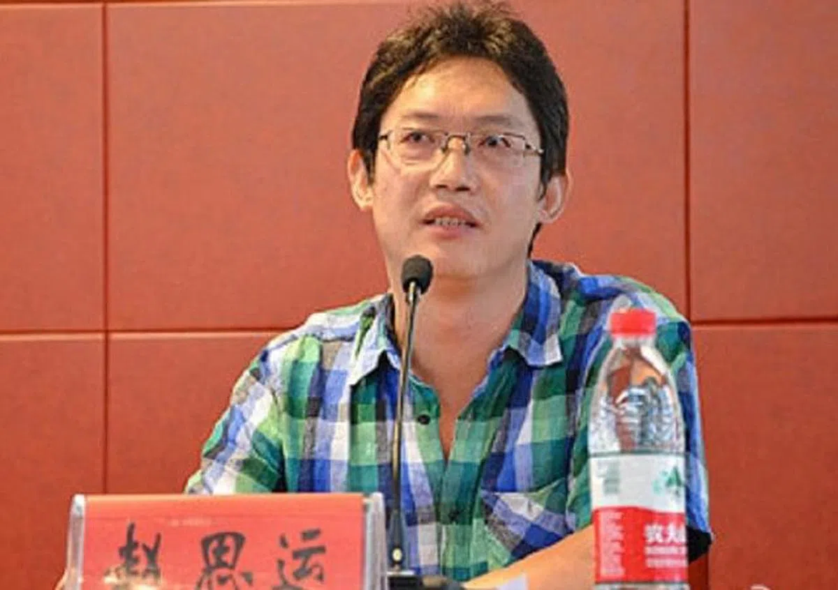 浙江传媒学院文学院副院长赵思运在2018年的开学典礼上发表讲话，学生对其观点不满上传视频举报后，校方决定对其给予党内严重警告处分。（互联网）