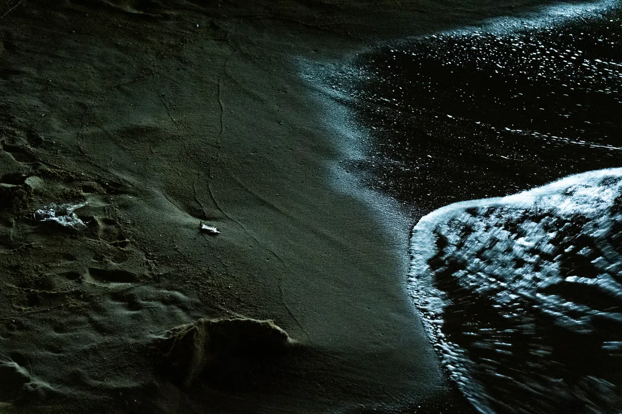 不断变换的浪之二。（姜韦仲摄）