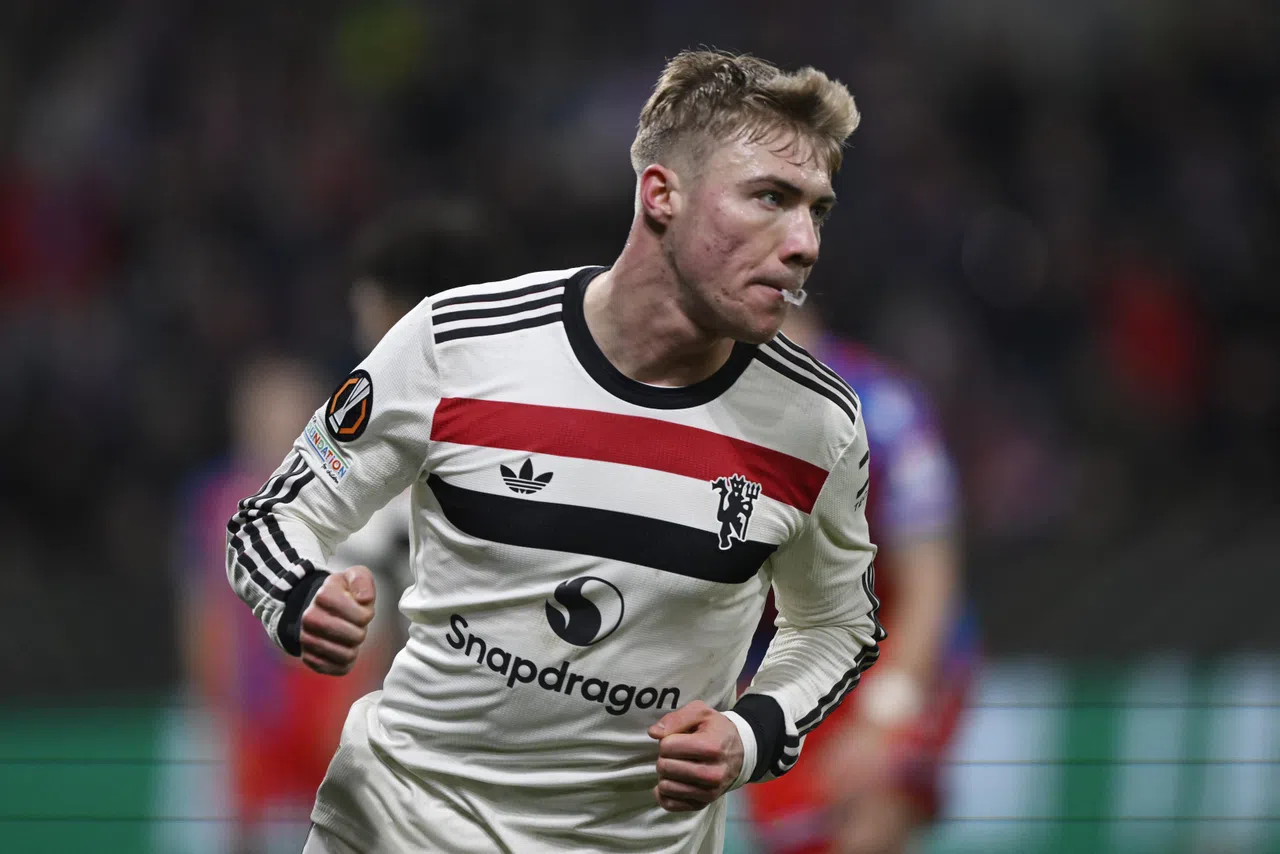 霍伊伦德在比赛中梅开二度，为曼联完成逆转。（路透社）