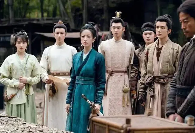 “第七斋”少年成员为：苏晓彤（左起）、王佑硕、周雨彤、付伟伦、郑伟、张新成。（互联网）