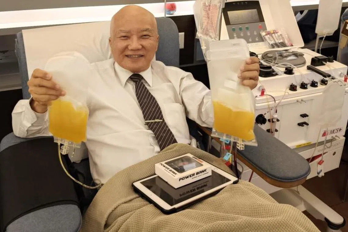 林矜锟从18岁开始捐血，一捐就是42年，目前累计348次。（红十字会提供）