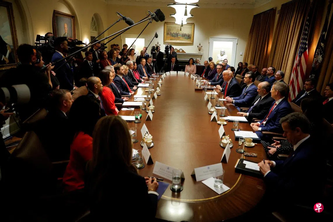 特朗普：3月4日对加墨加征25％关税对华再加征10％关税| 联合早报