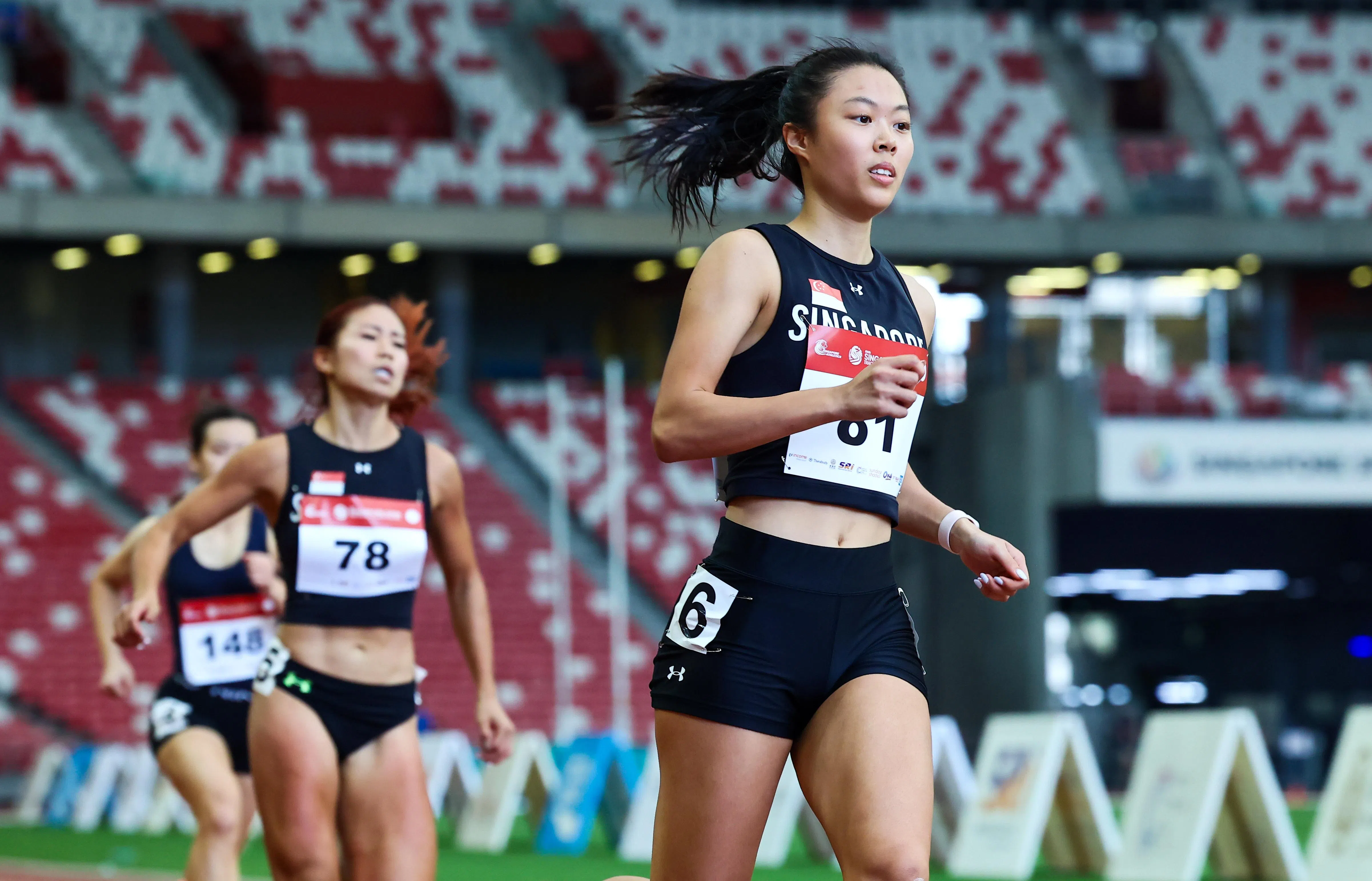 在珊蒂的缺席下，陈绪洳（前）在女子100米为新加坡争光。（陈渊庄摄）