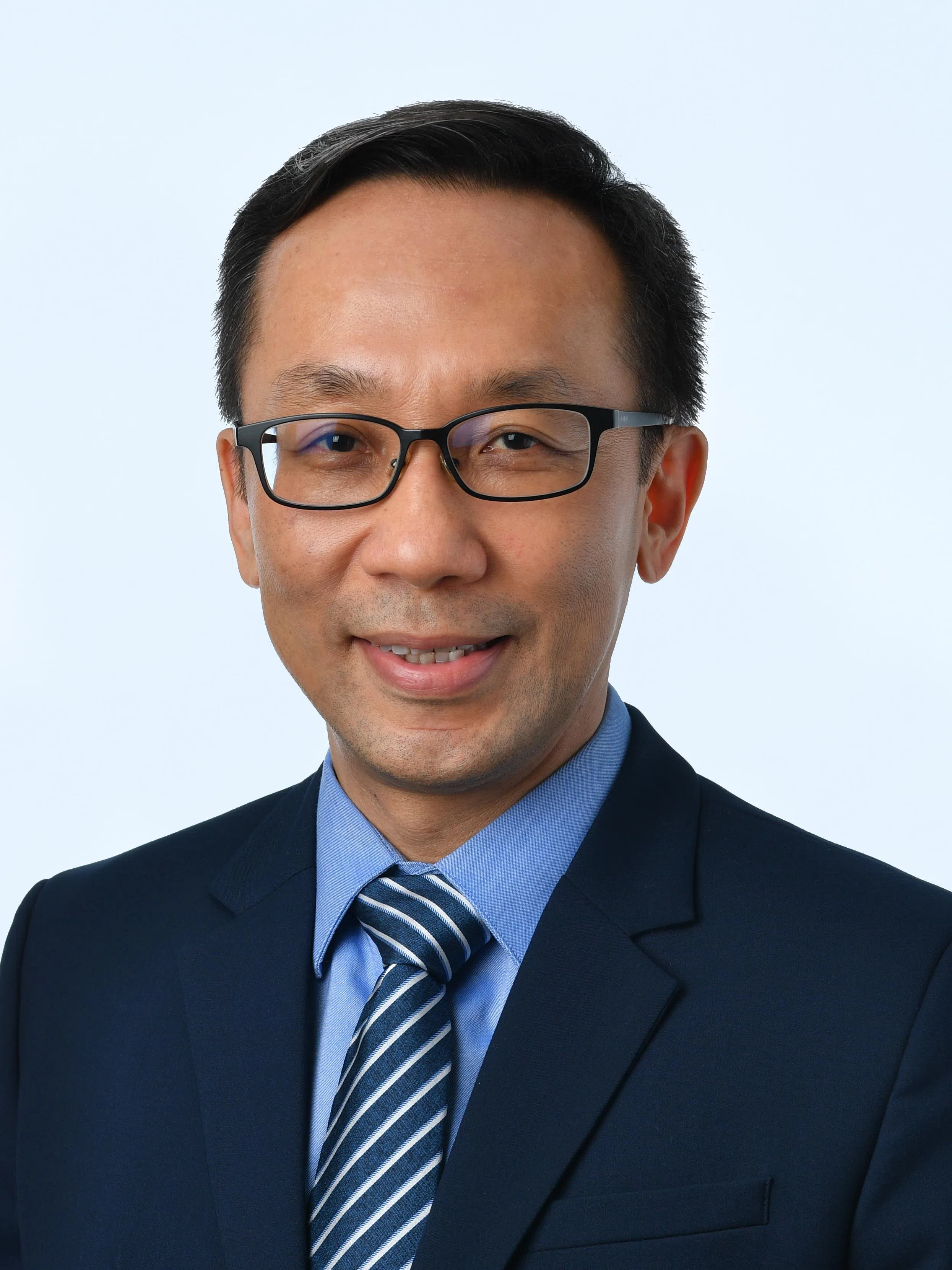 国防部常任秘书（国防）兼总理公署常任秘书（特别职务）陈庆基获颁功绩奖章。（档案照片）