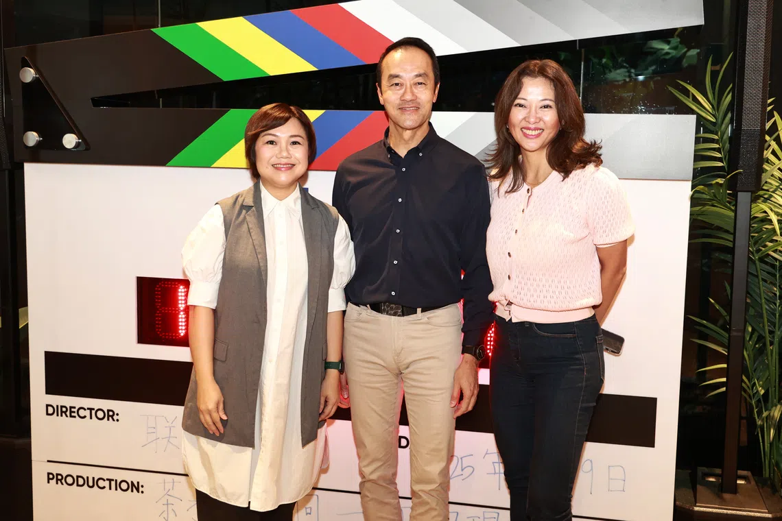 人力部兼卫生部高级政务部长许宝琨医生（中）以及LinkedIn亚太区董事总经理洪雍华（右）与主持人吴婉君探讨AI时代的就业挑战与机遇。（周国威摄）