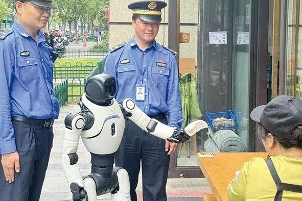 中国首次人机协同城管执法试点在上海开展