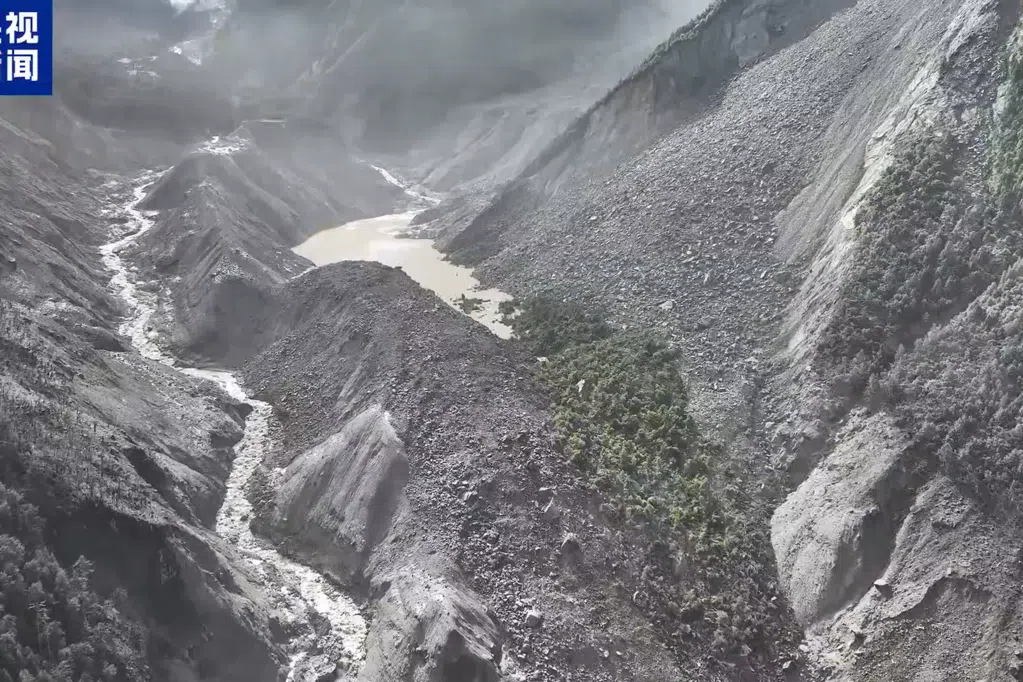 西藏吉隆口岸上游堰塞湖出现溢流 救援任务暂缓