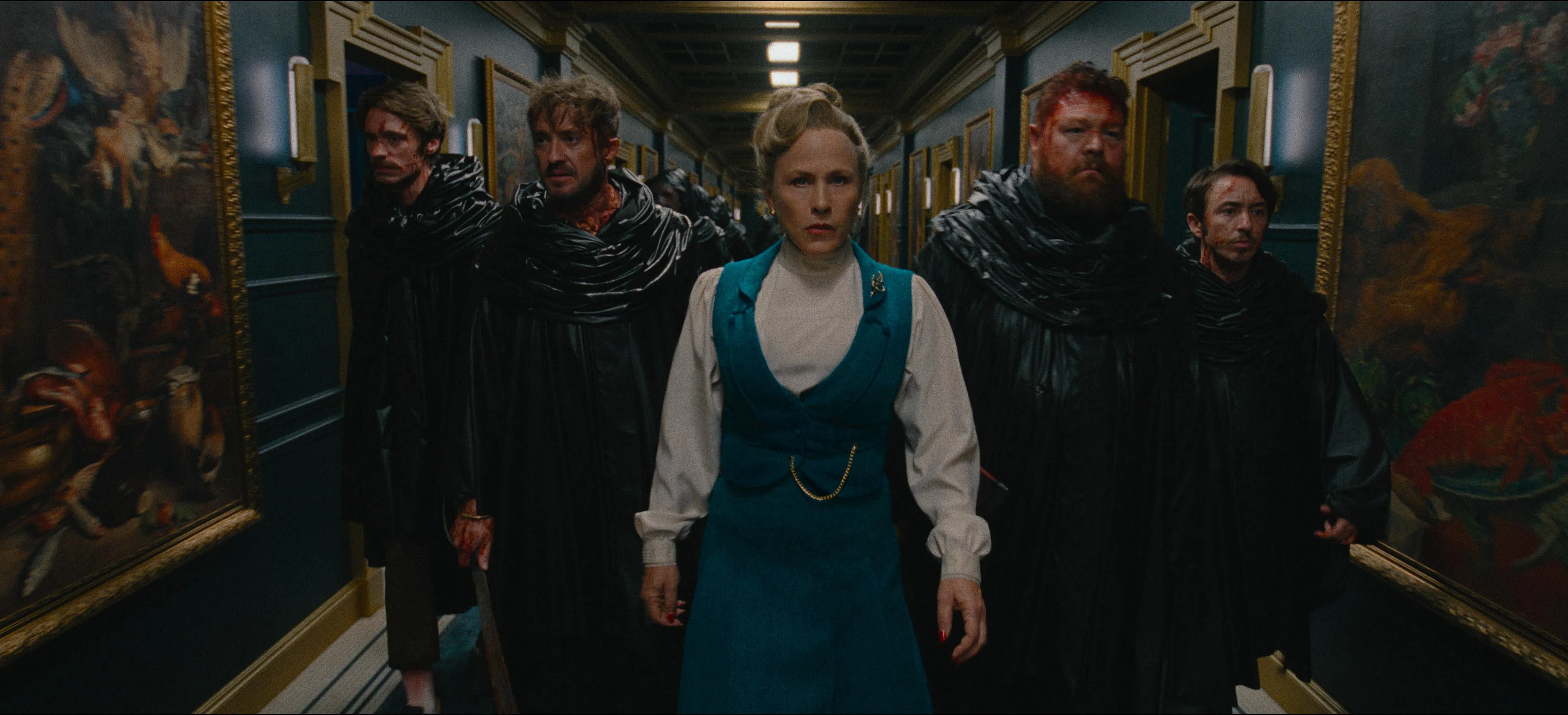 《他们要杀你》是一部集合暴力、血腥、悬疑、逃生等元素的黑色喜剧爽片。（华纳兄弟提供）