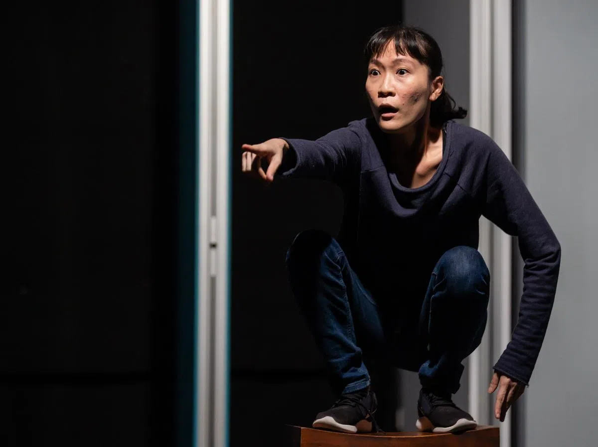 时隔两年再次回家，让吴敏宝把对“家”的不同体悟，融入今年的全新剧本。图为《我以为家》前身作品《女儿》2021年演出剧照。（主办单位提供照片）