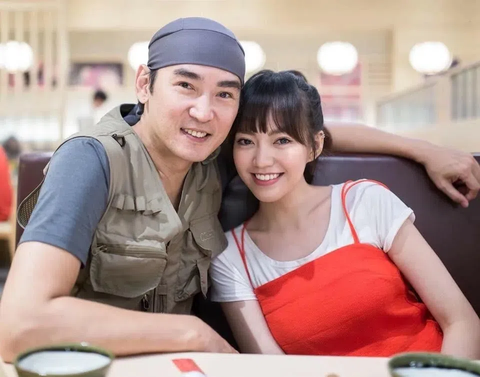 焦恩俊（左）一开始反对女儿焦曼婷（右）当艺人。（互联网）