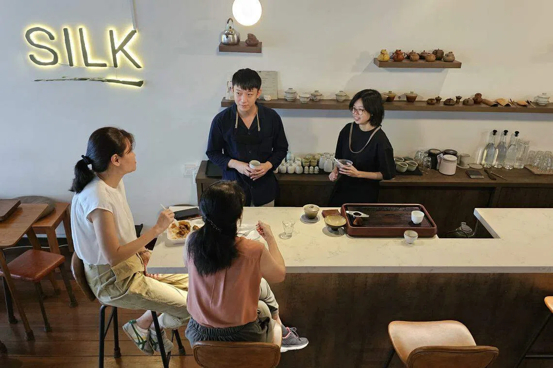 当代风格茶馆Silk以更亲民的方式让公众接触中国茶。（许淑美摄）