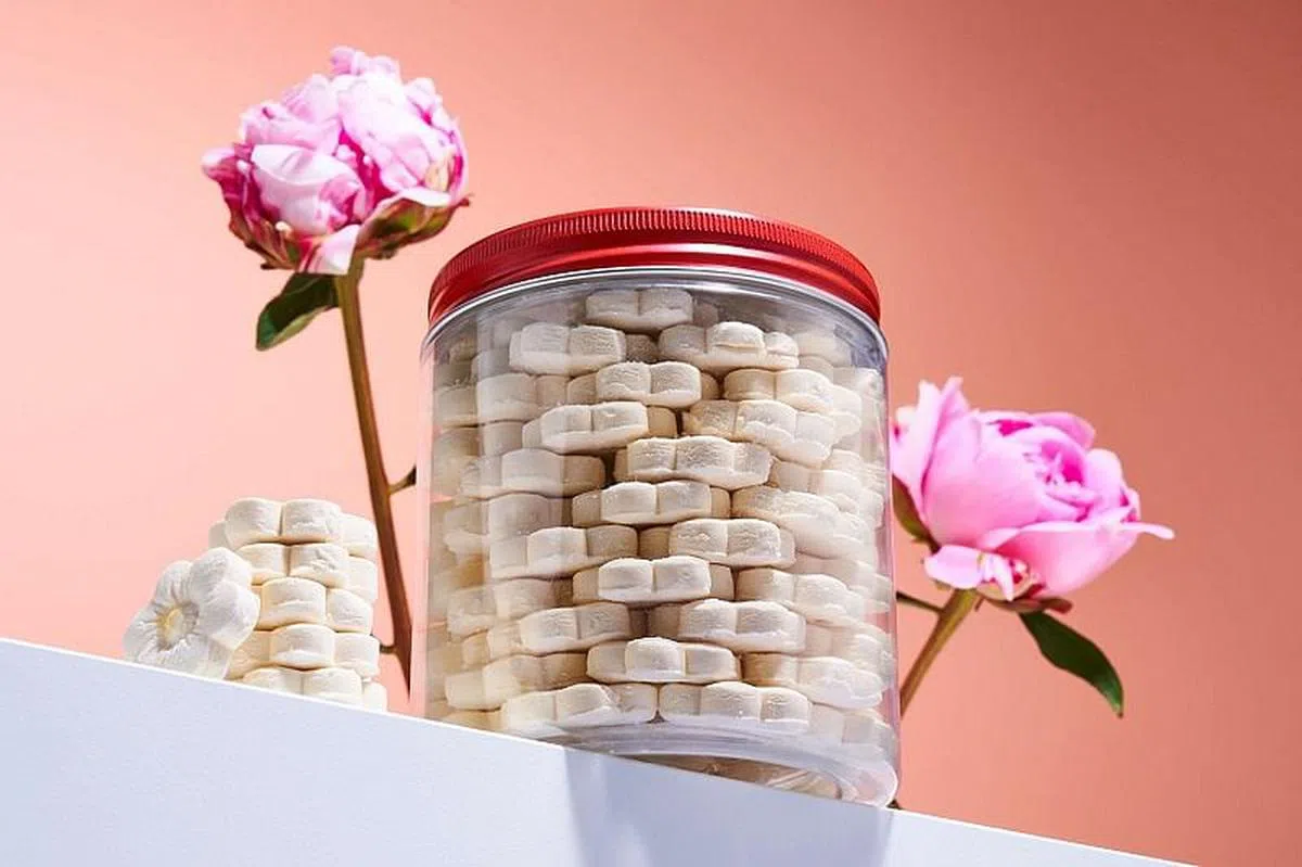 鼎记薯粉饼入口即化，同为人气年饼。（图/商家提供）