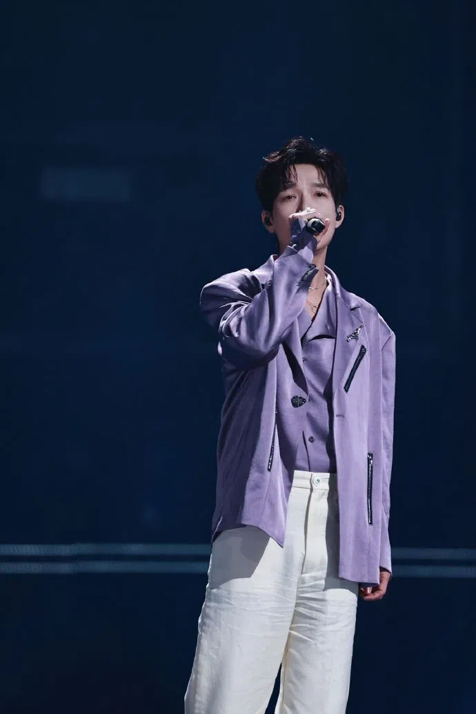 陈楚生参加过不少音乐节目，他坦言翻唱的挑战在于能不能给人新的感觉。（取自陈楚生工作室微博）