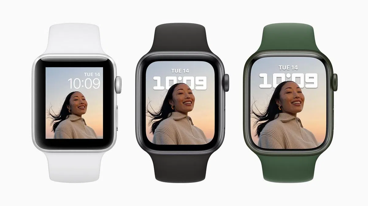 Apple Watch Series 7（右起）的屏幕区域比Series 6大了近20%，比Series 3大50%。（厂商提供）