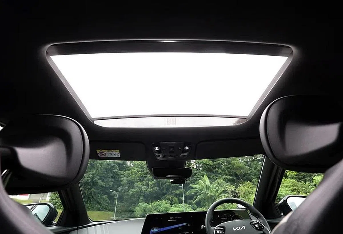 天窗能引入阳光，让车子更显宽敞明亮。（梁麒麟摄）