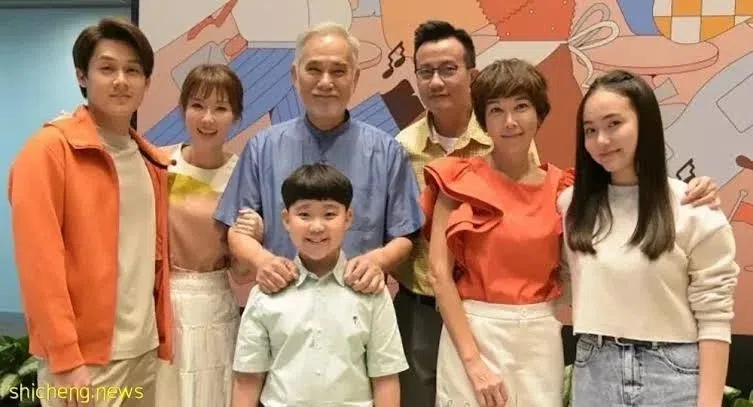 弟弟谢颖威（左前三）出演本地方言剧《天公疼憨人》。（取自谢颖威IG）