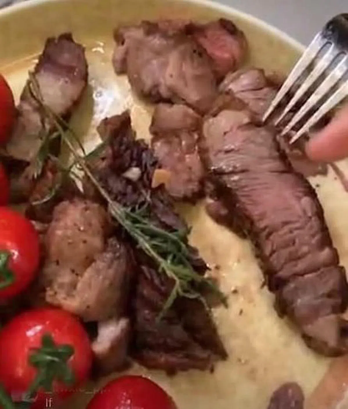 戚玉武为直播准备了牛排。 （网络）