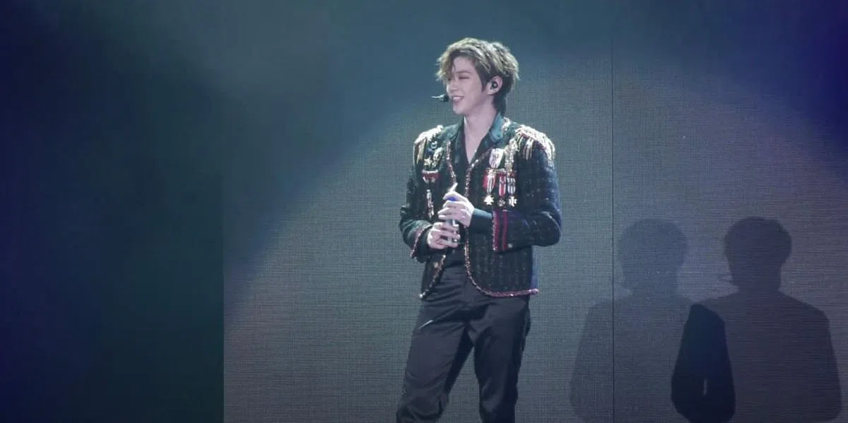 与粉丝们说话的姜丹尼尔。（林国明拍摄）