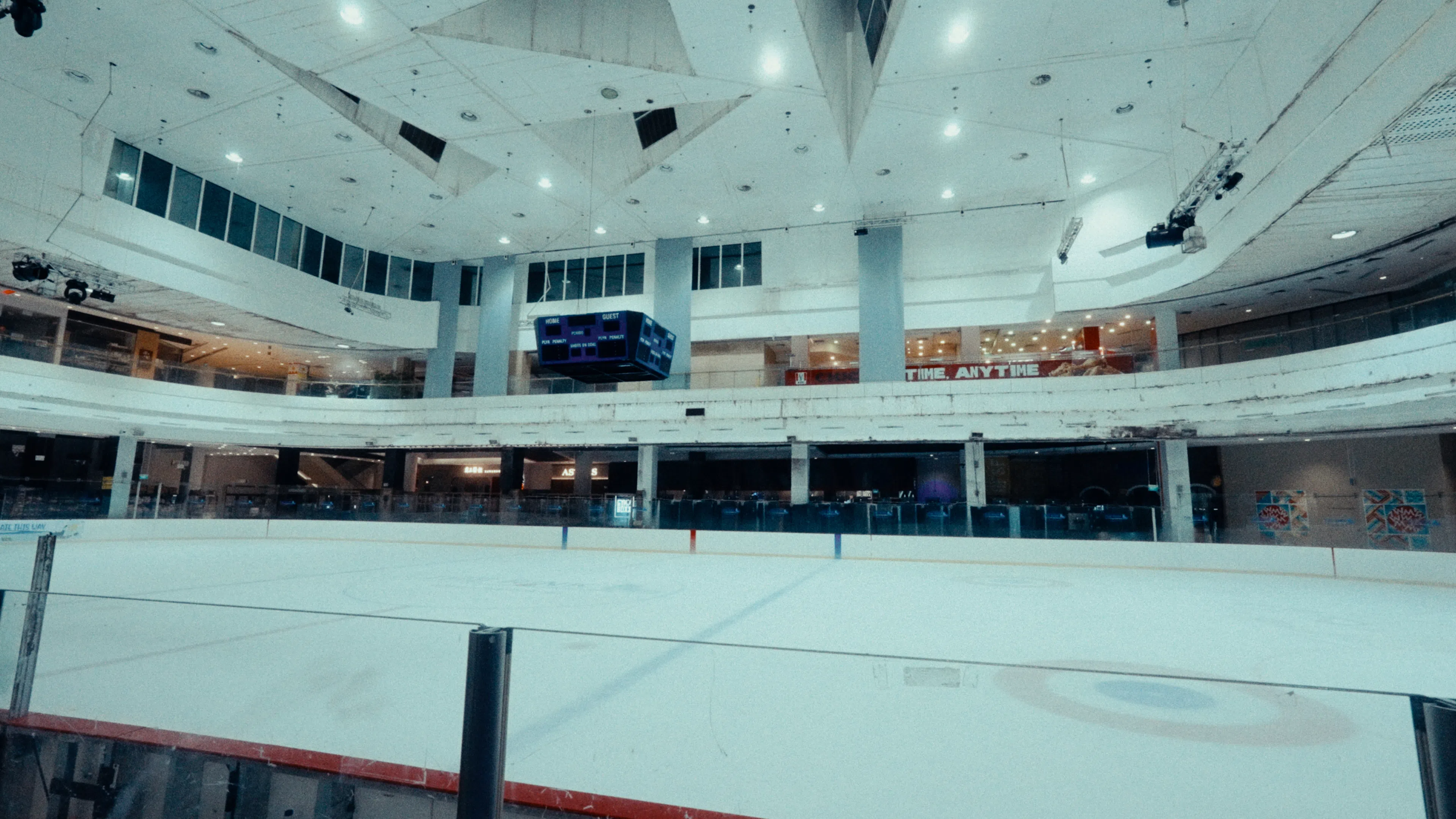 The Rink滑冰场2012年开业，是我国唯一符合奥林匹克标准的滑冰场，也是许多冰上健儿的第二个家。（视频截图）